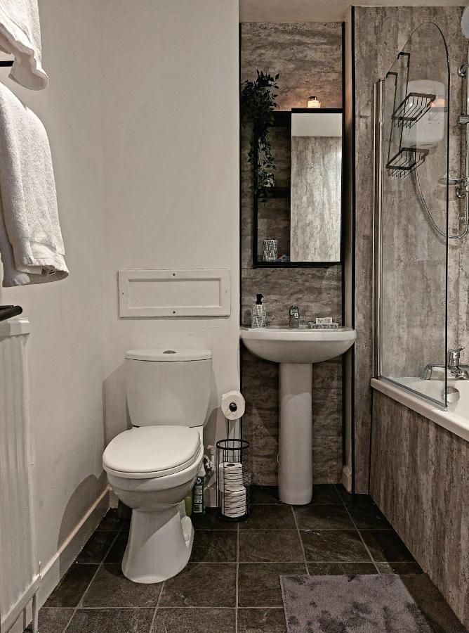 Apartamento Modern & Bright, G/F, 1Br Apt. Real Hidden Gem Hamilton Exterior foto